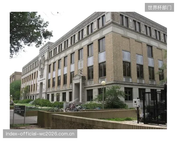 Wilson借由与德州农工大学的合作框架，将其专业级羊皮表面处理技术引入高中联赛，抢占未来市场